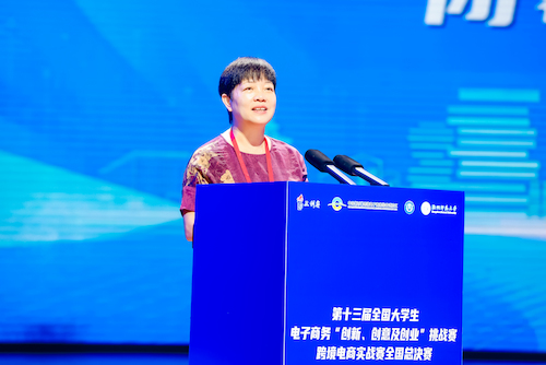 彭丽芳主持